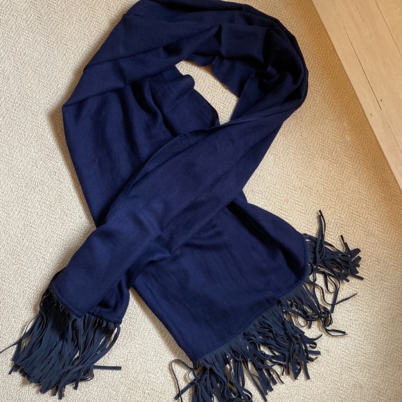 Navy wool elegant oversized wrap scarf with navy faux suede fringe trim 80 x 30 - Picture 7 of 10